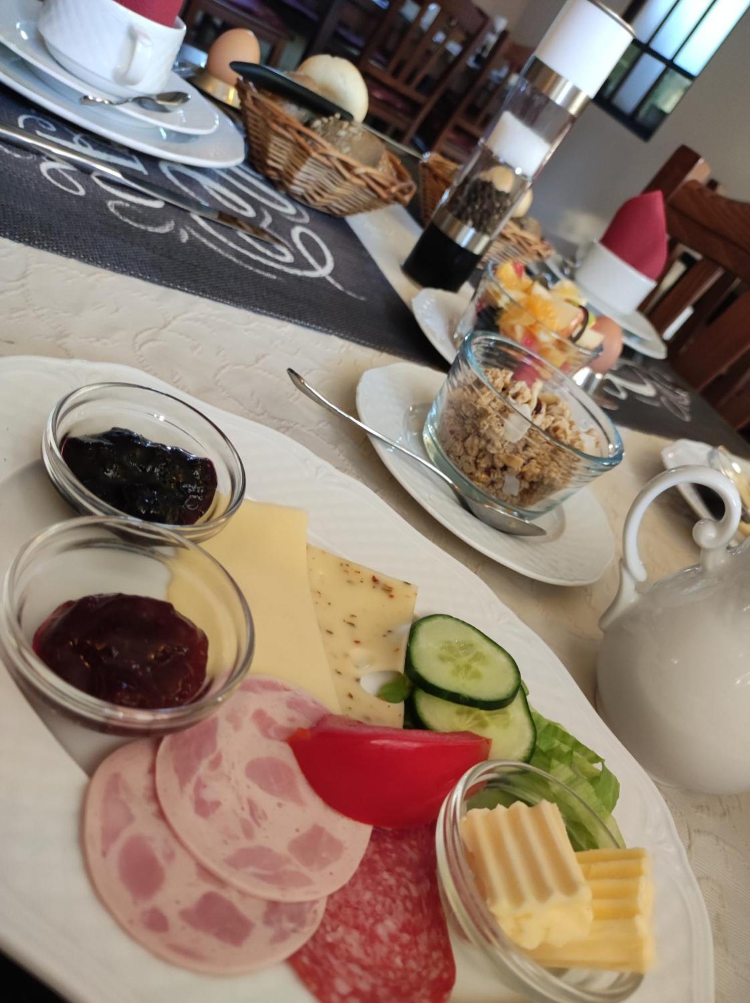 Cafe Im Hof- Bed & Breakfast Streufdorf Екстер'єр фото